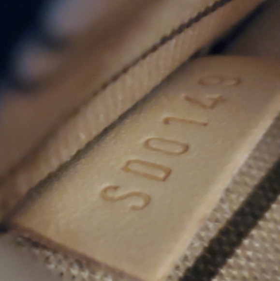 Louis Vuitton Neverfull MM with pouch in Beige Interior. - Picture 10 of 17